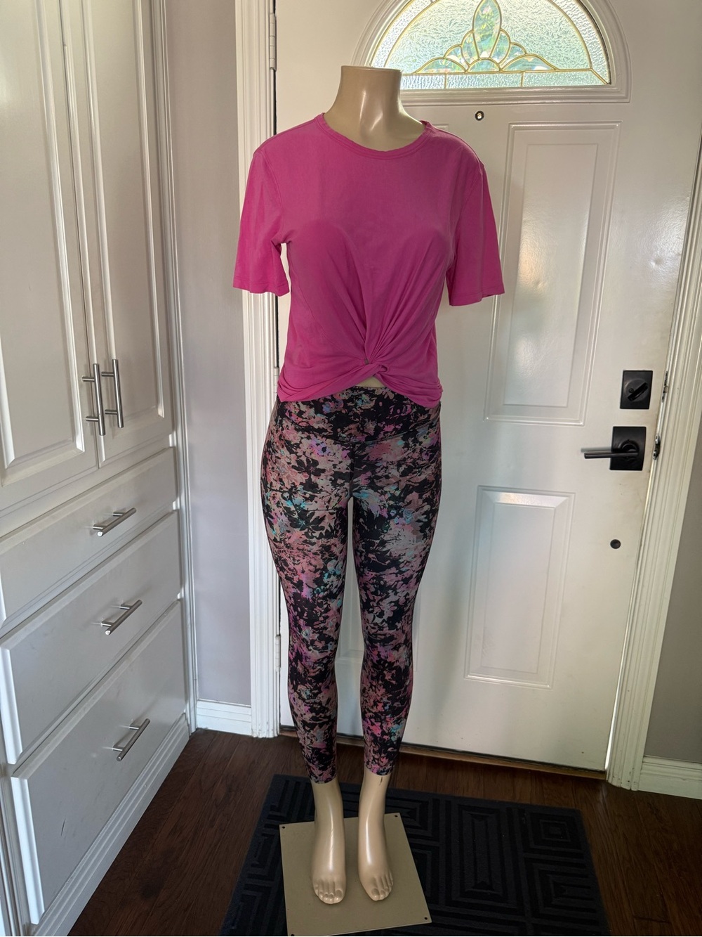 Women’s Lululemon 2 piece outfit Pink Knot-Front Tee with Floral Legging size6